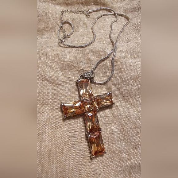 Elegant Faux Citrine Cross Pendant 18 inch Necklace 2 inch Extender EUC - Picture 3 of 8